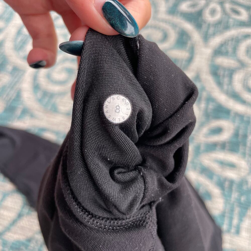 Lululemon High Rise Black Athletic Leggings - Size 8 - Picture 4 of 7